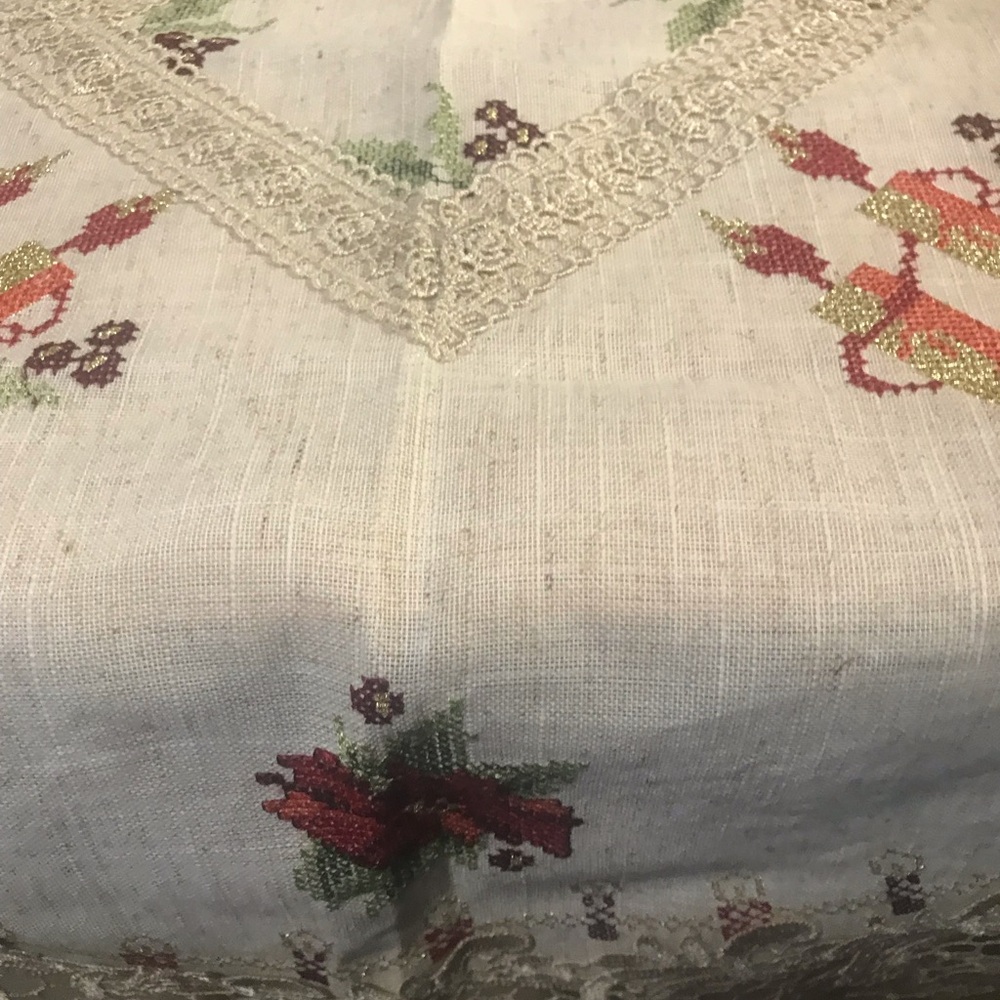 Floral Embroidered Tablecloth - Picture 5 of 10